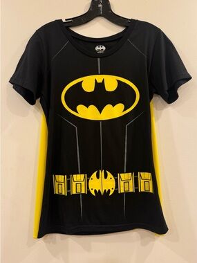 Batman T-Shirt with Detachable Cape, Medium